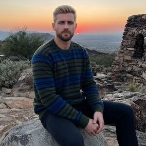 Levi’s Men’s Relaxed Fit Striped Sweater Blue Green Knit Crewneck Size Medium